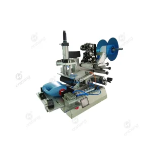 Laundry detergent flat bottle labeling machine